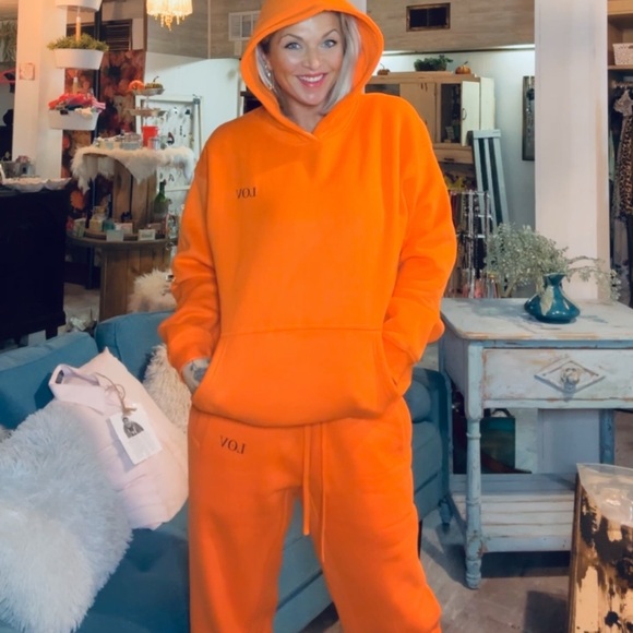 LOV sweatsuit - Picture 5 of 5